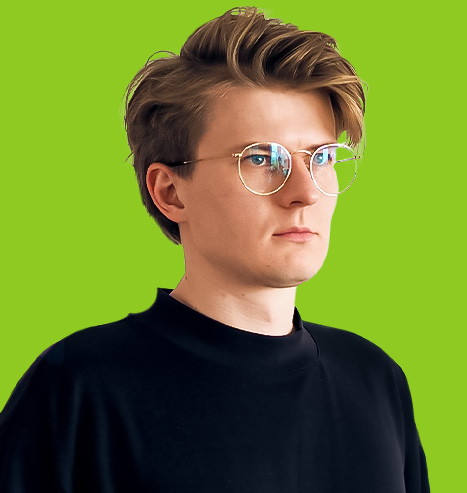 Adrian - prowadzący